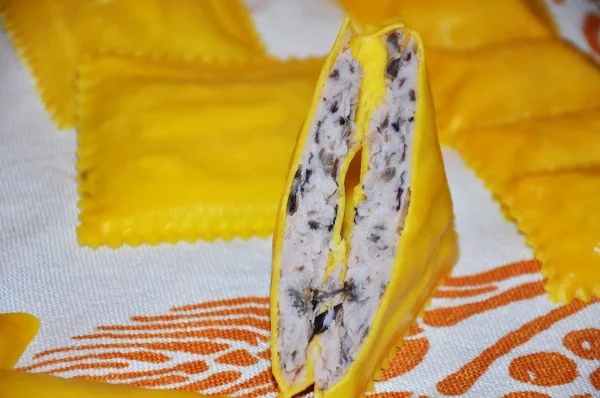 RAVIOLONI FORMAGGIO ASIAGO E RADICCHIO DI TREVISO 9PZ 400GR
