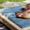 Tagliere in legno con pietra lavica per cucinare - immagine 8
