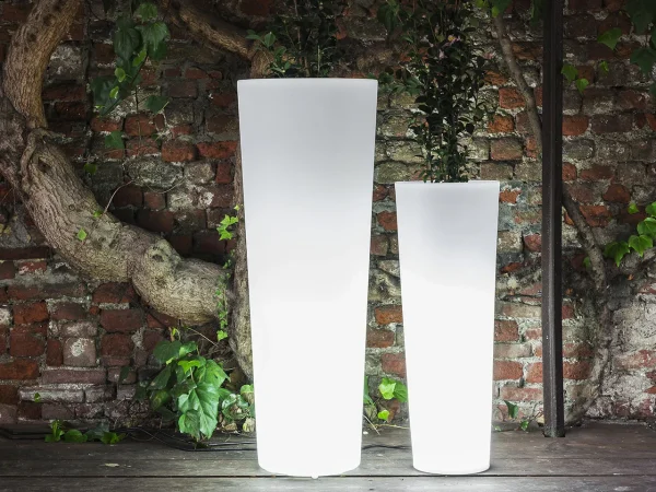 Vaso Newpot con luce di Serralunga